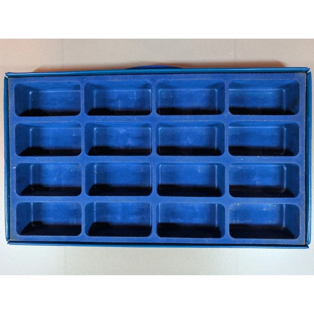 Vintage Matchbox Models of Yesteryear Display Case Blue Vinyl‎ 16 Slot 1968 Case